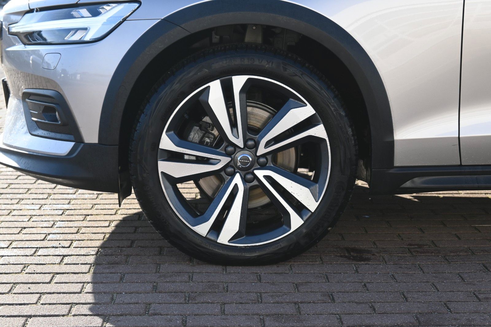 Fahrzeugabbildung Volvo V60 CC B4D AWD Ultimate*LED*PANO*360*H&K*MASSAGE