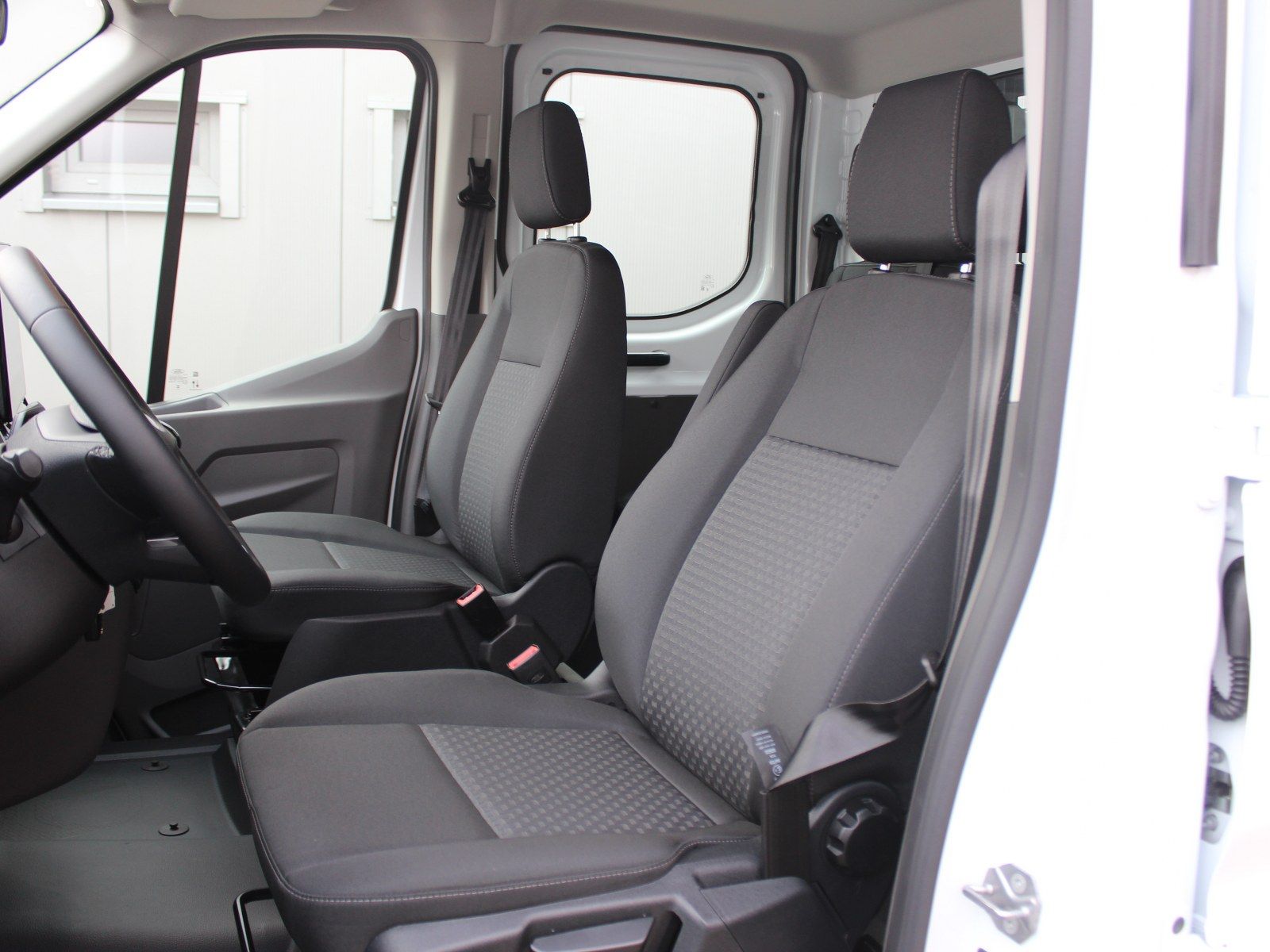 Fahrzeugabbildung Ford Transit 350 L4 Doppelkabine Trend