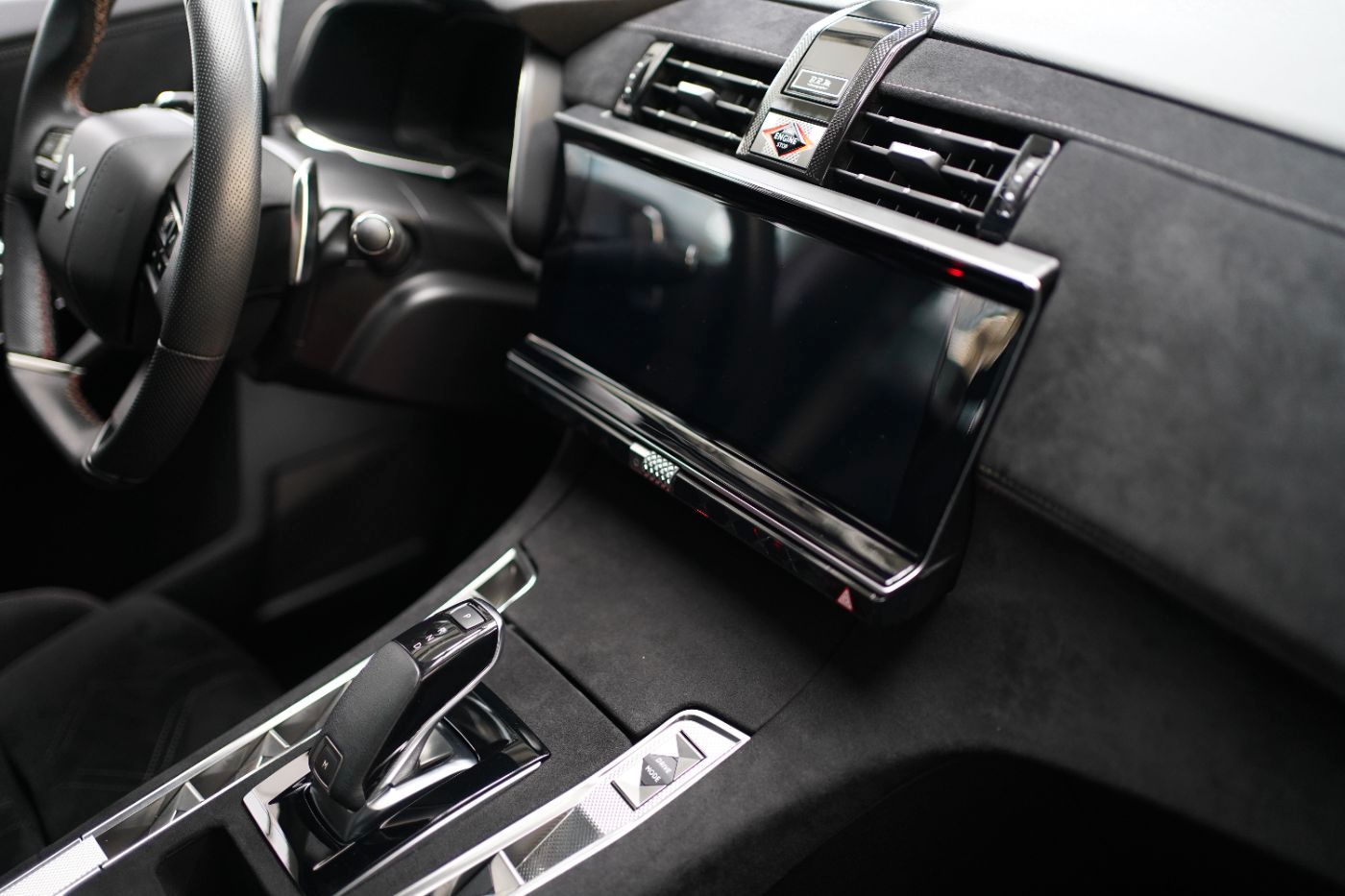 Fahrzeugabbildung DS Automobiles DS7 BlueHDi 130 EAT8 Performance Line+ Focal Nav