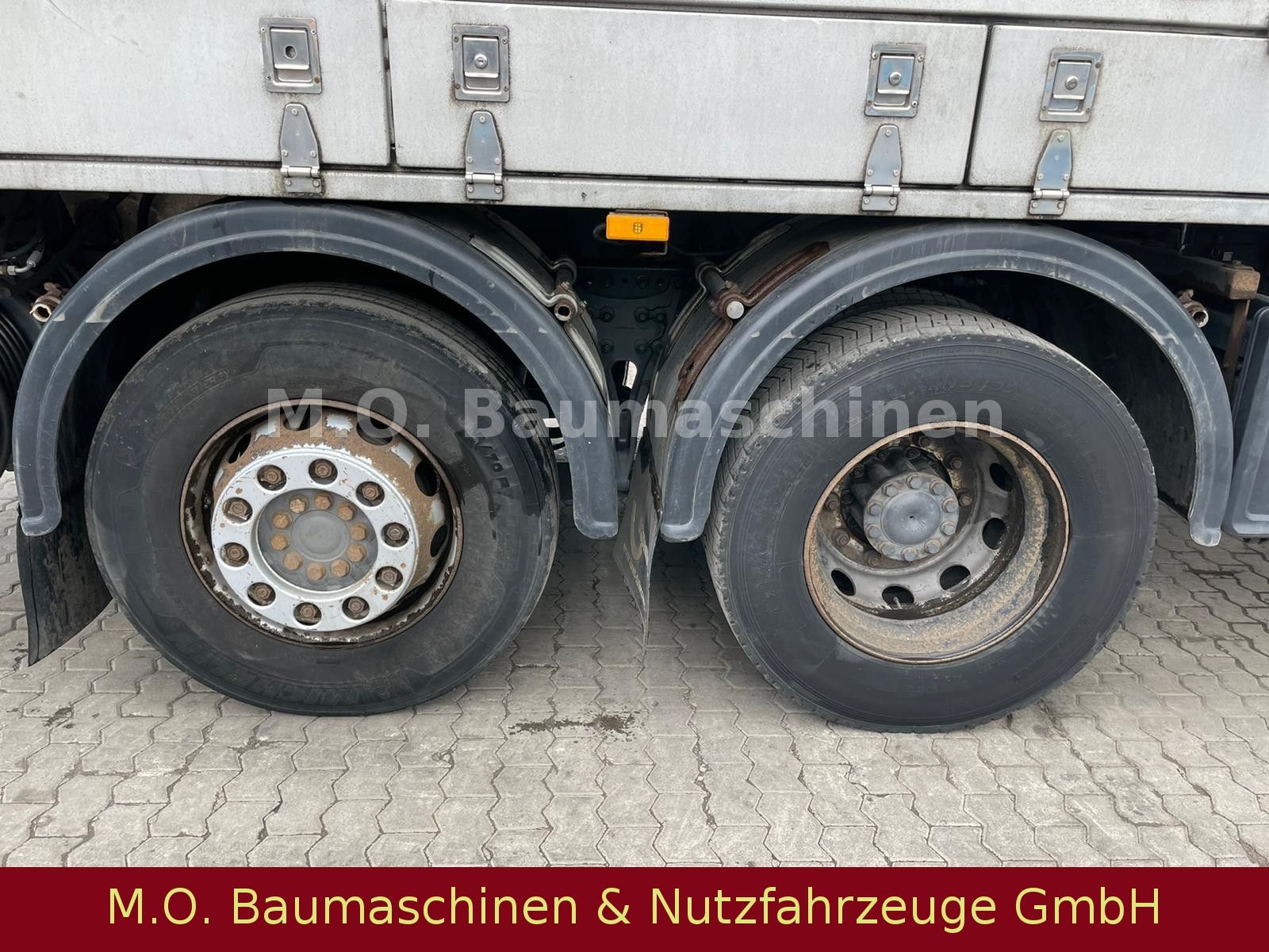 Fahrzeugabbildung Mercedes-Benz Actros 2541 / Saug u. Spühlwagen / Kroll  /