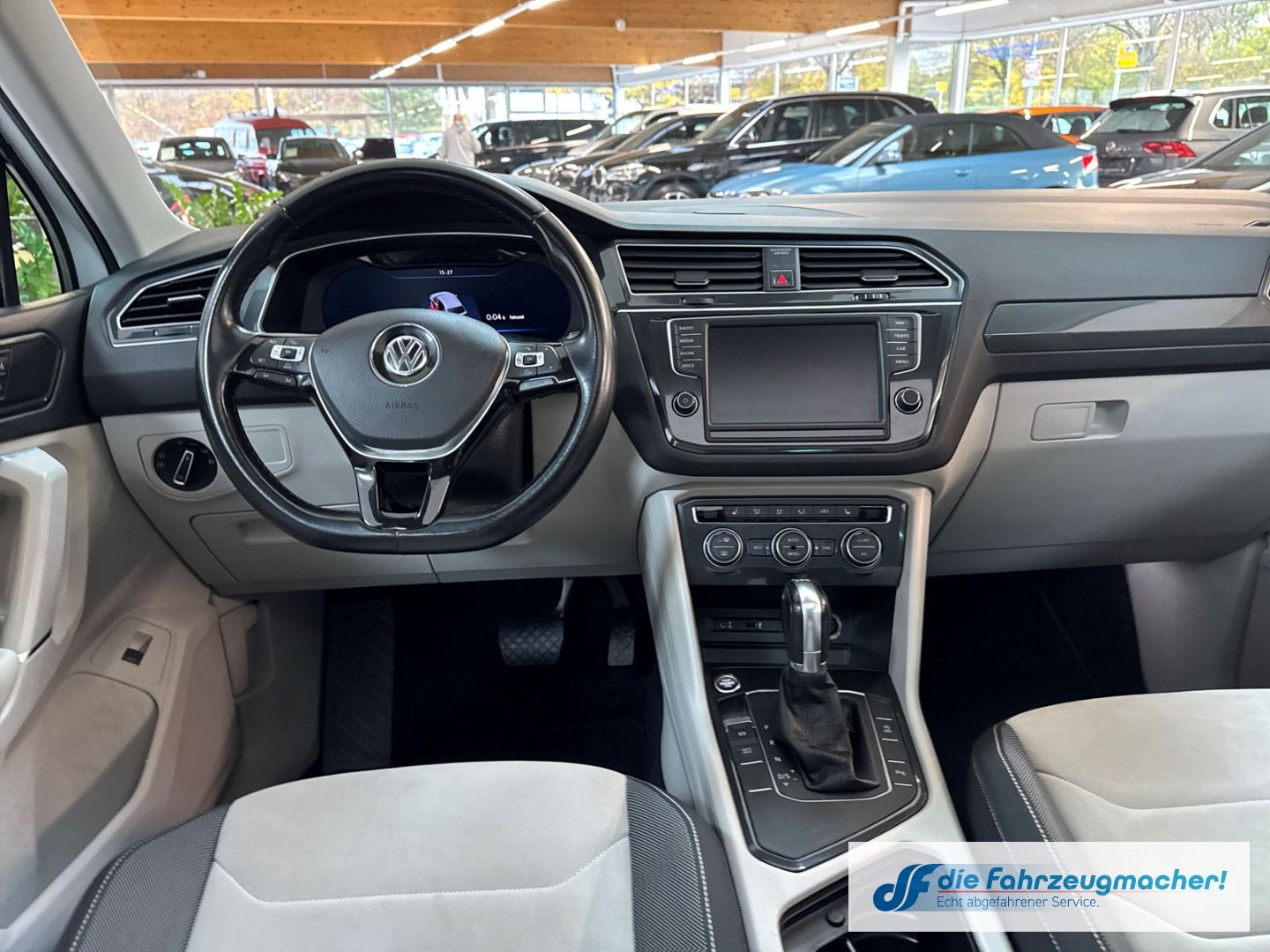 Fahrzeugabbildung Volkswagen Tiguan Highline BMT Start-Stopp El. Panodach Nav