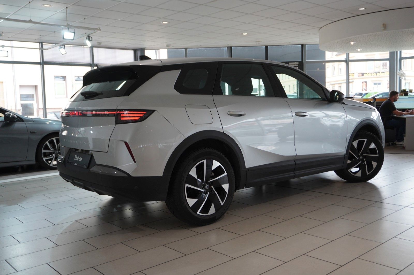 Fahrzeugabbildung Opel Grandland 1.2 48V HYBRID NAVI/LED/KAMERA/DAB+