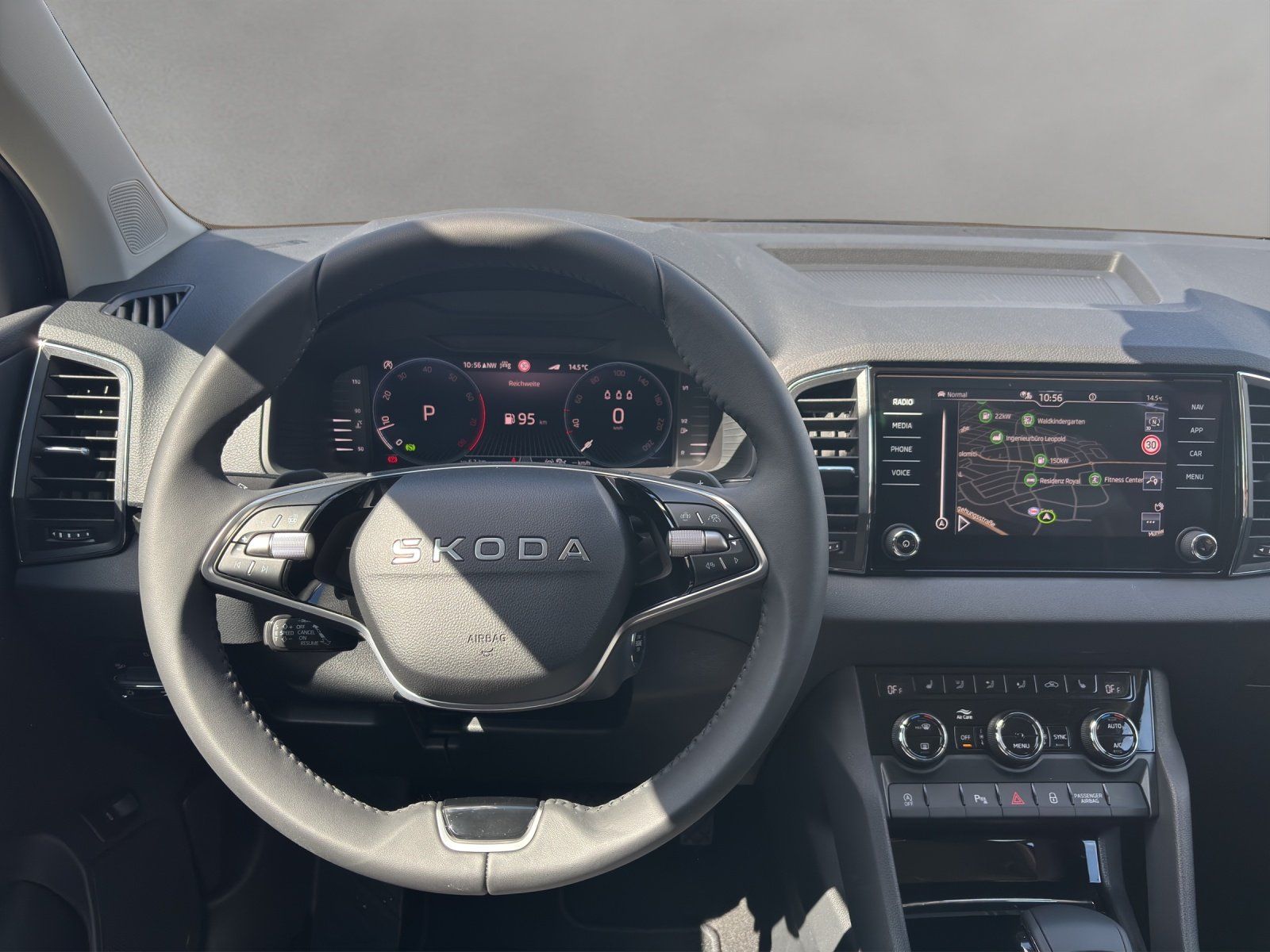 Fahrzeugabbildung SKODA Karoq Balance 1,5 TSI ACC+AHK+MATRIX-LED+KAMERA