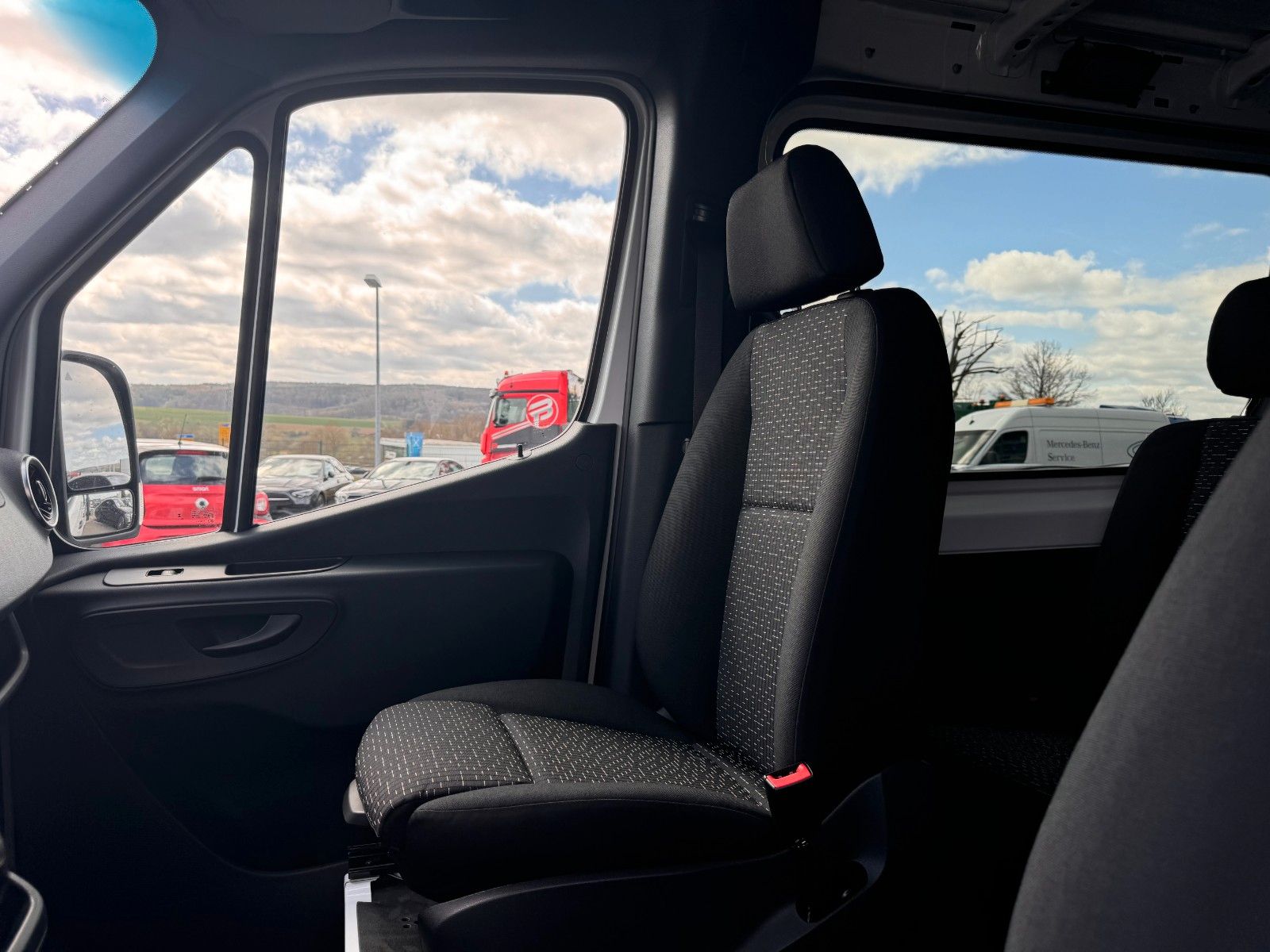 Fahrzeugabbildung Mercedes-Benz Sprinter 317 CDI 3665 Mixto/DoKa Klima Kamera