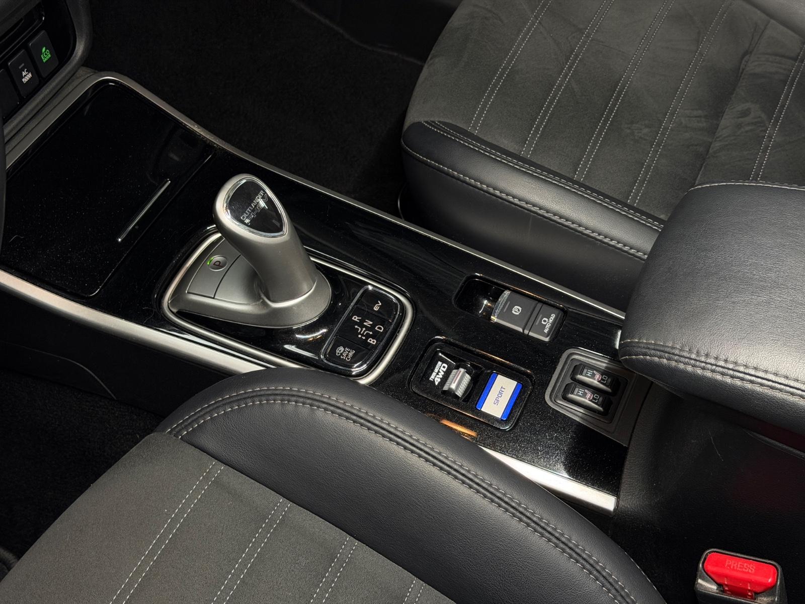 Mitsubishi 2.4 Plug-in Hybrid Outlander Diamant Spirit AHK