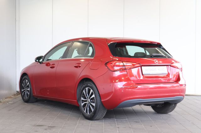 Mercedes-Benz A 180 MBUX+LANE+KAM+NAVI+PANO+ALU