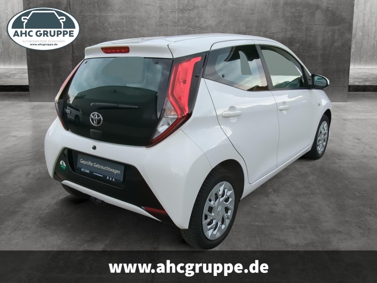 Toyota Aygo 1.0 VVT-i 5-Türer x-play, Klima, AHK für Ra