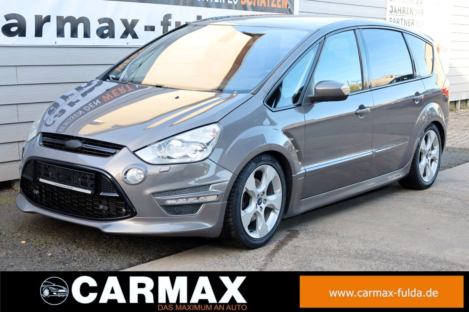 Fahrzeugabbildung Ford S-MAX Titanium S T.Leder,Navi,Xenon,Panorama,SH