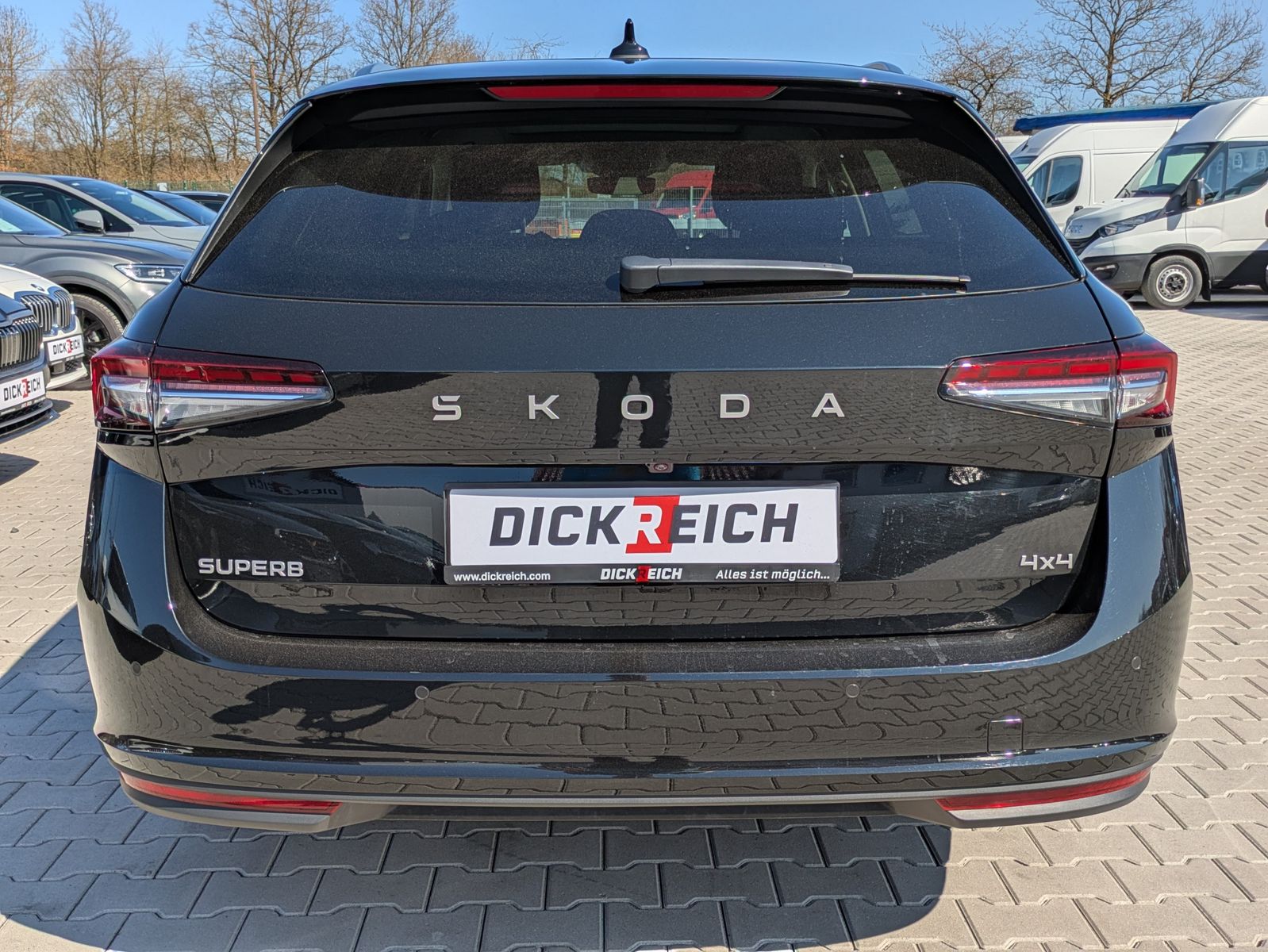 Fahrzeugabbildung SKODA Superb 2.0 TDI 4x4 Selection MATRIX*AHK*PANO*19"