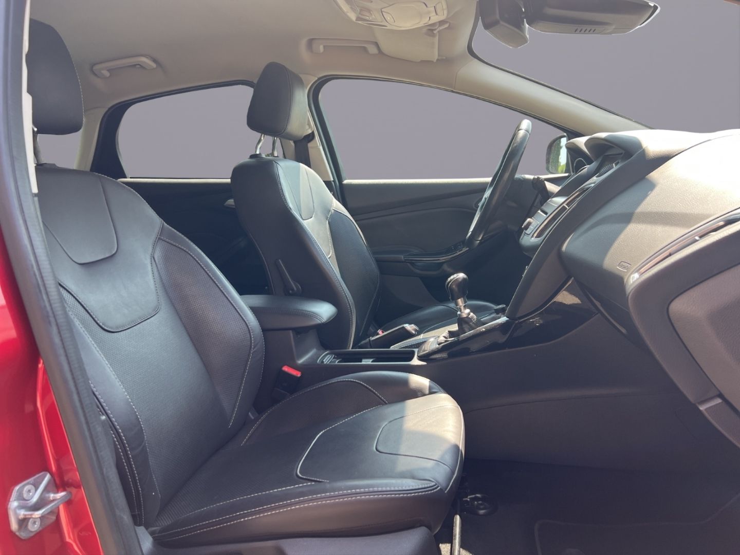 Fahrzeugabbildung Ford Focus Titanium 1.5 EcoBoost Sportpaket Navi Lede