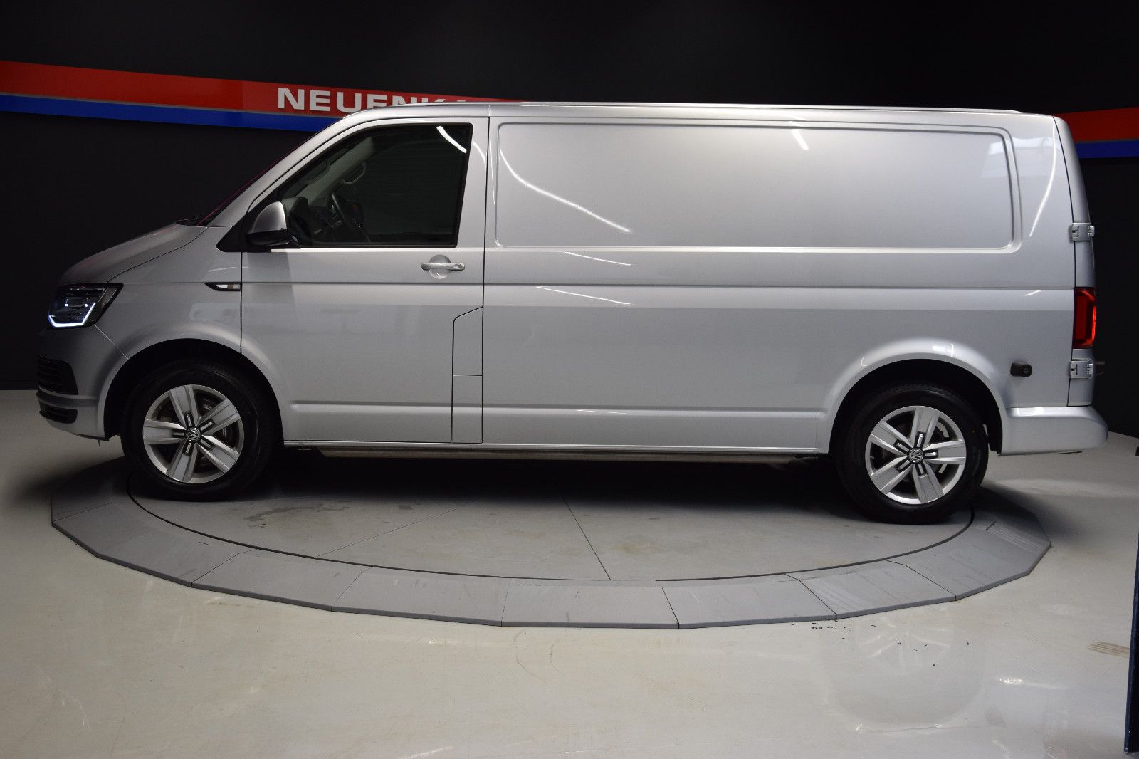 Fahrzeugabbildung Volkswagen T6 Transporter Kasten lang DSG 4Motion LED AHK
