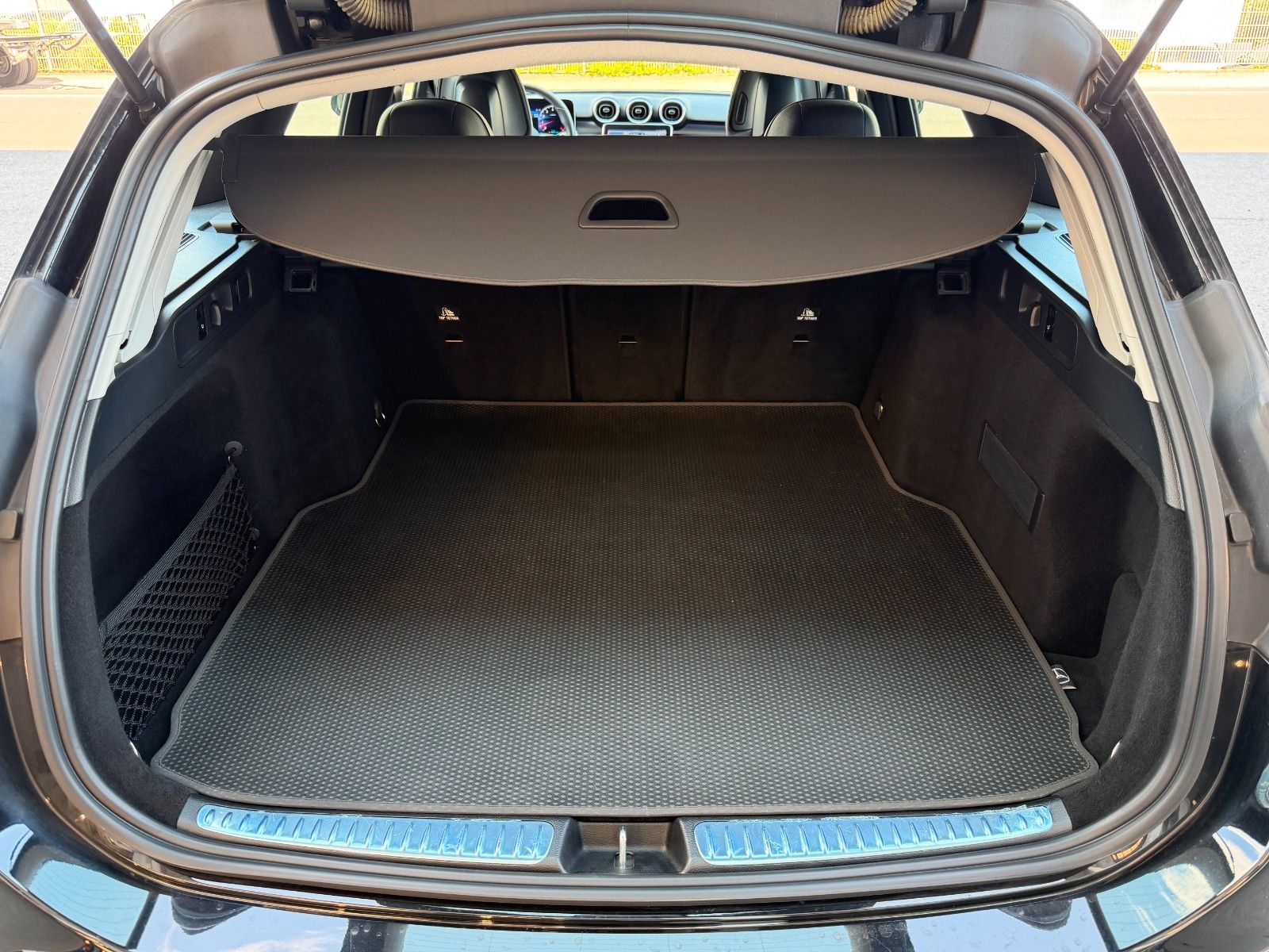 Fahrzeugabbildung Mercedes-Benz C 200 T Avantgarde+RKamera+SpurhaltA+Ambiente