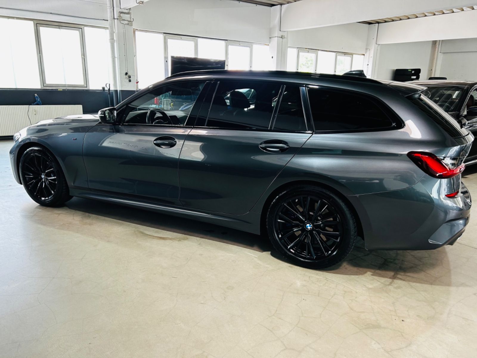 BMW 320 d M Sport *Laser*Head-Up*Alcantara*El.Ahk* foto 3