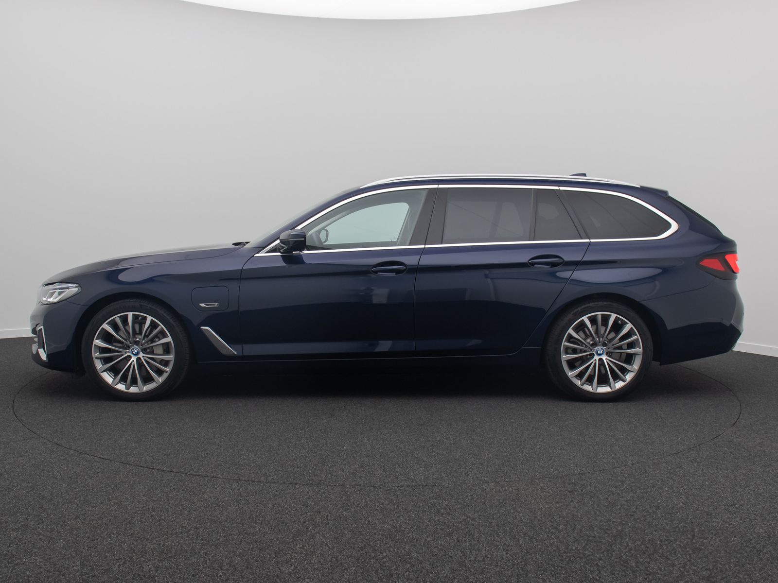 Fahrzeugabbildung BMW 530e Luxury Line DAB Laser 4*Klima Kamera Sport