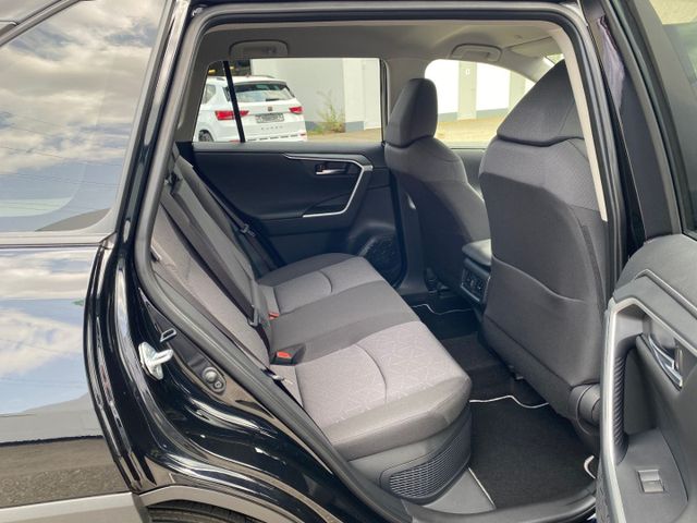 RAV 4 Hybrid 4x2 Team Deutschland