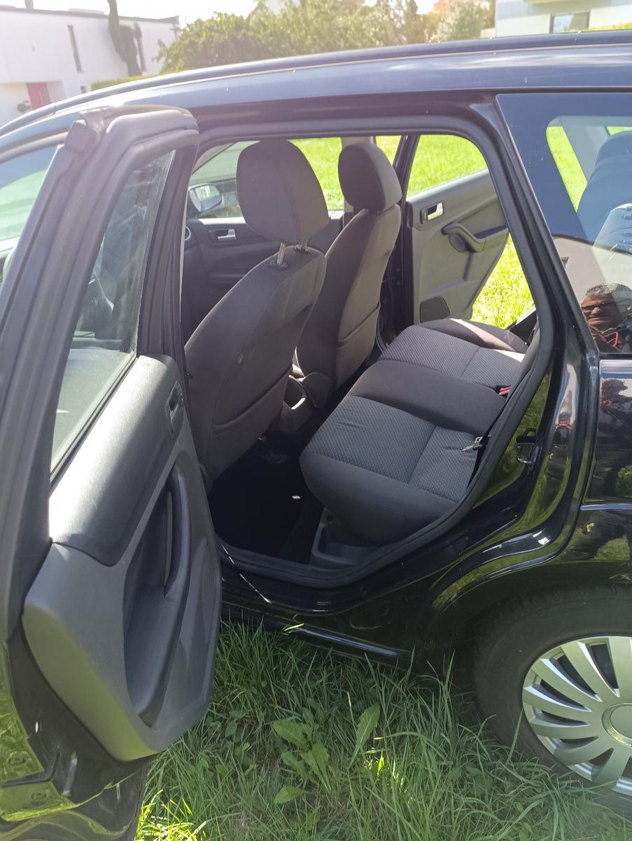 Ford Focus 2006 — photo 10