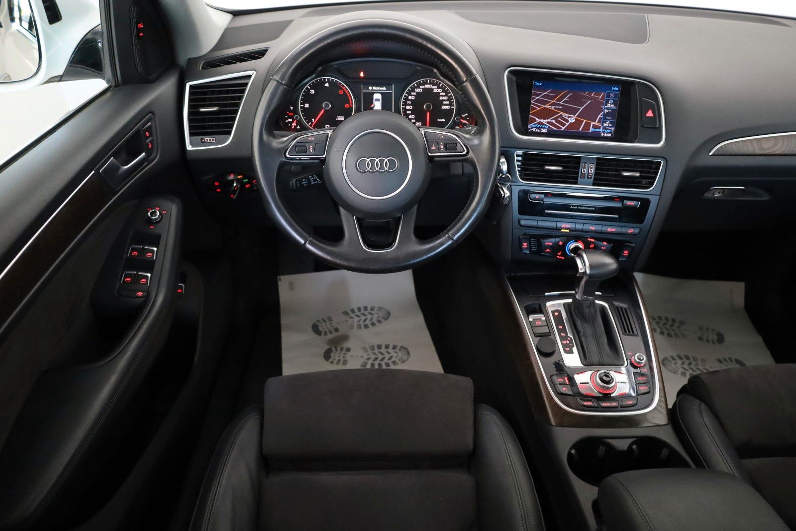 Fahrzeugabbildung Audi Q5 2.0 TDI quattro T.Leder,Navi,Xenon,Panorama