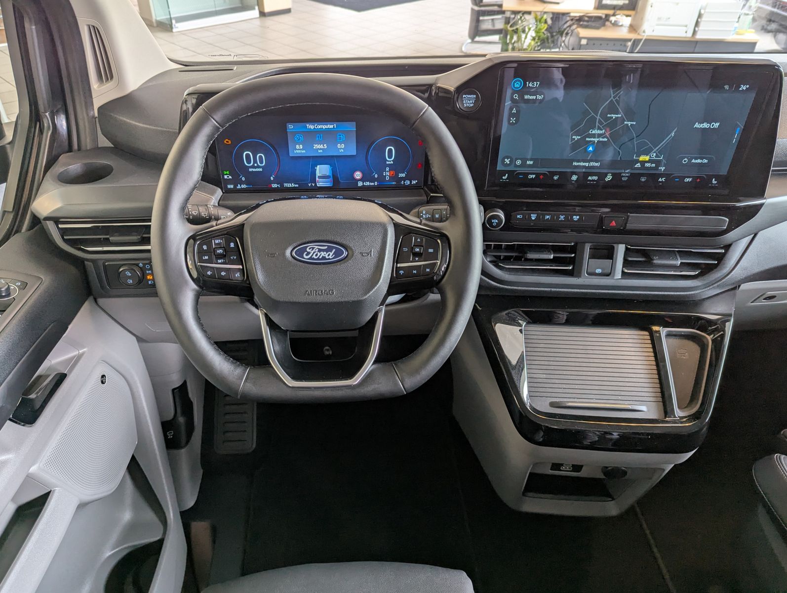 Fahrzeugabbildung Ford Tourneo Custom 320 Titaniu-X Leder Pano StHz AHK