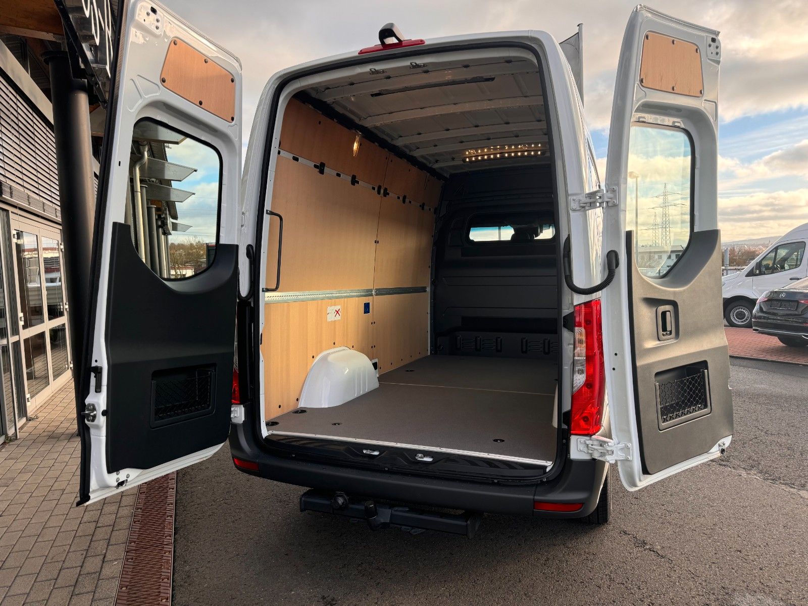 Fahrzeugabbildung Mercedes-Benz Sprinter 317 CDI 3665 Klima AHK Kamera Fenster