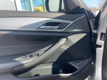 Fahrzeugabbildung BMW 520 d Touring Sport Line Aut. AHK ACC HUD uvm.