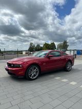 Ford Mustang GT, Handschalter, geringe Laufleistung  - Ford Mustang aus 2012: Coupe