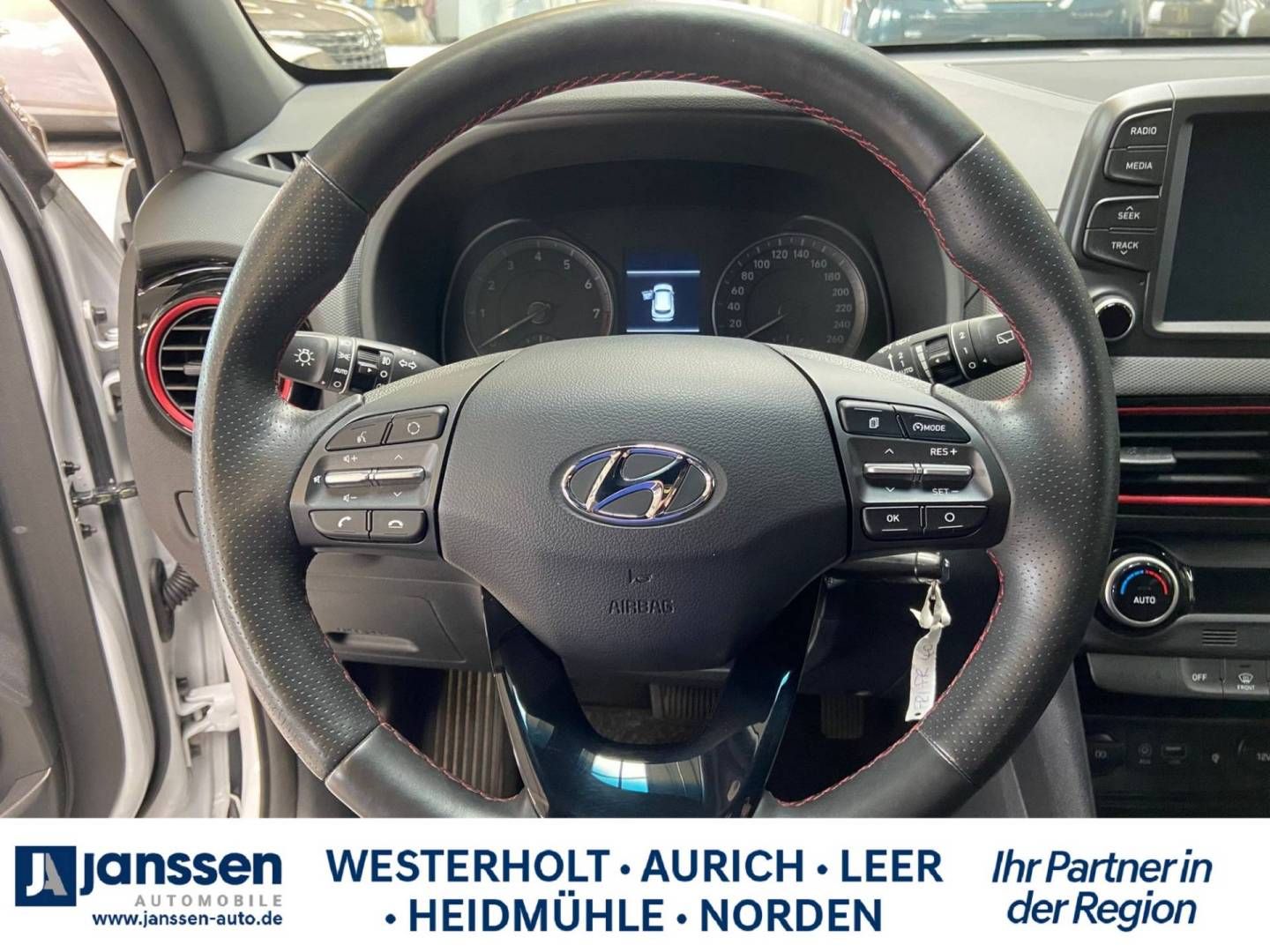 Fahrzeugabbildung Hyundai KONA (Farbappl. RED) Navigationspaket