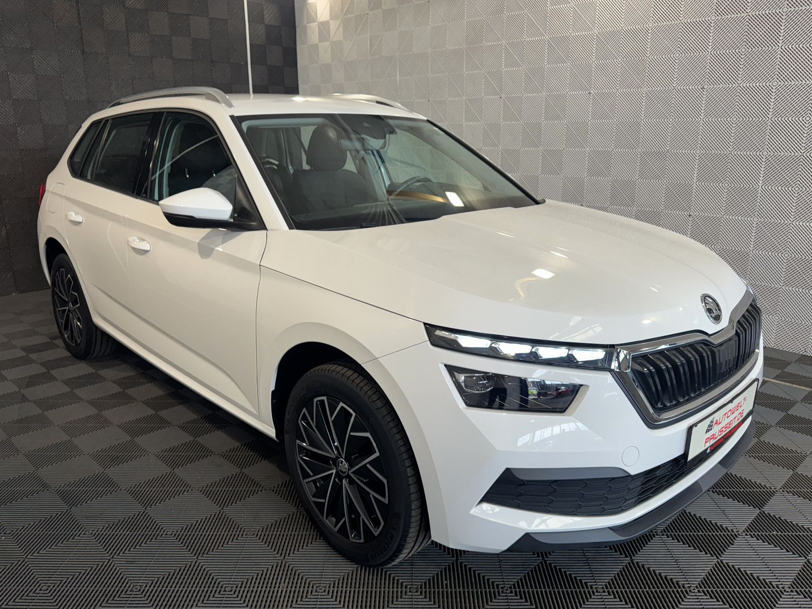 Gebrauchtwagen Skoda Kamiq Kamiq*Style*LED-CLEVER-SOUND-S.LACK-AMBIENTE-17" in Horb am Neckar