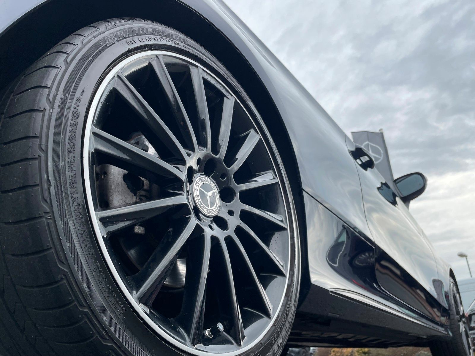 Fahrzeugabbildung Mercedes-Benz C 200 AMG Night+ToTW+R-Kamera+Carpaly+DAB+19"