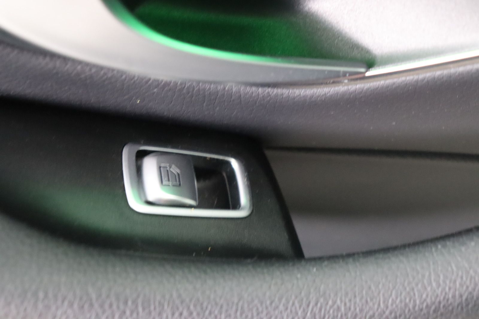 Fahrzeugabbildung Mercedes-Benz E 400 T 4Matic * Airmatic * STHZ * Memory AVANTG