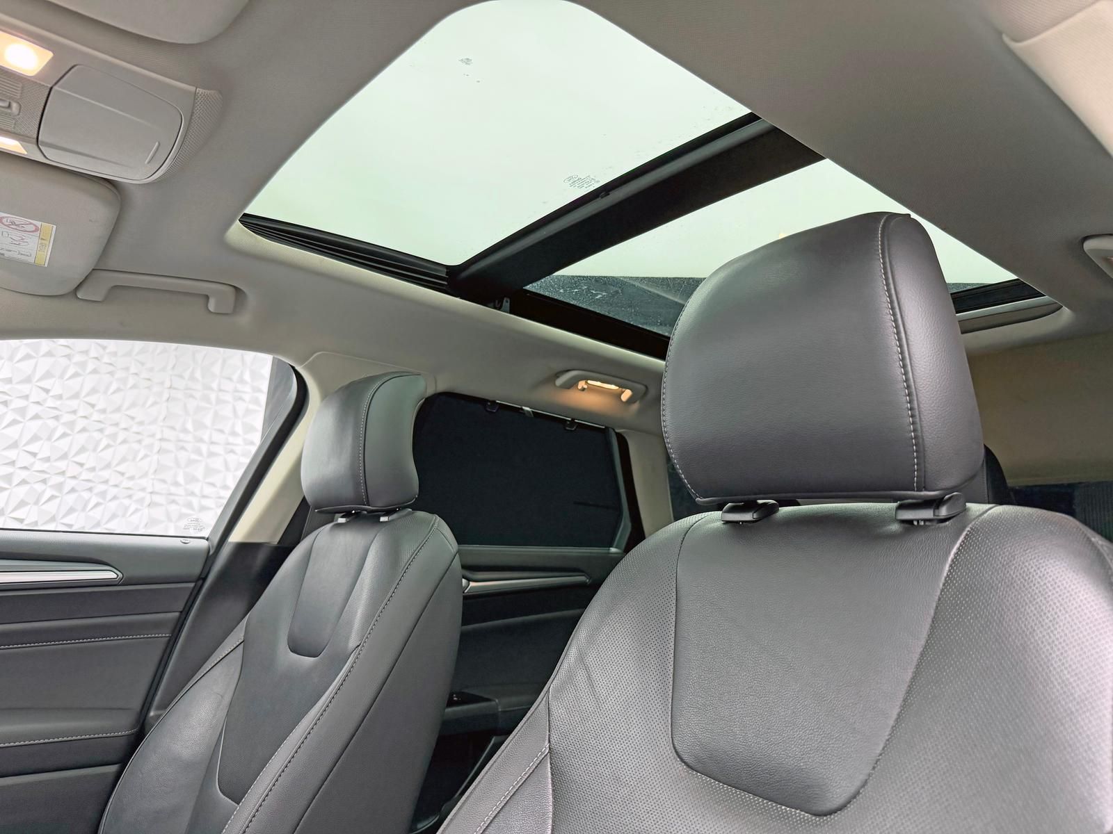 Fahrzeugabbildung Ford MONDEO TURNIER 2.0 ECOBOOST/TITANIUM/PANO/KEYLES