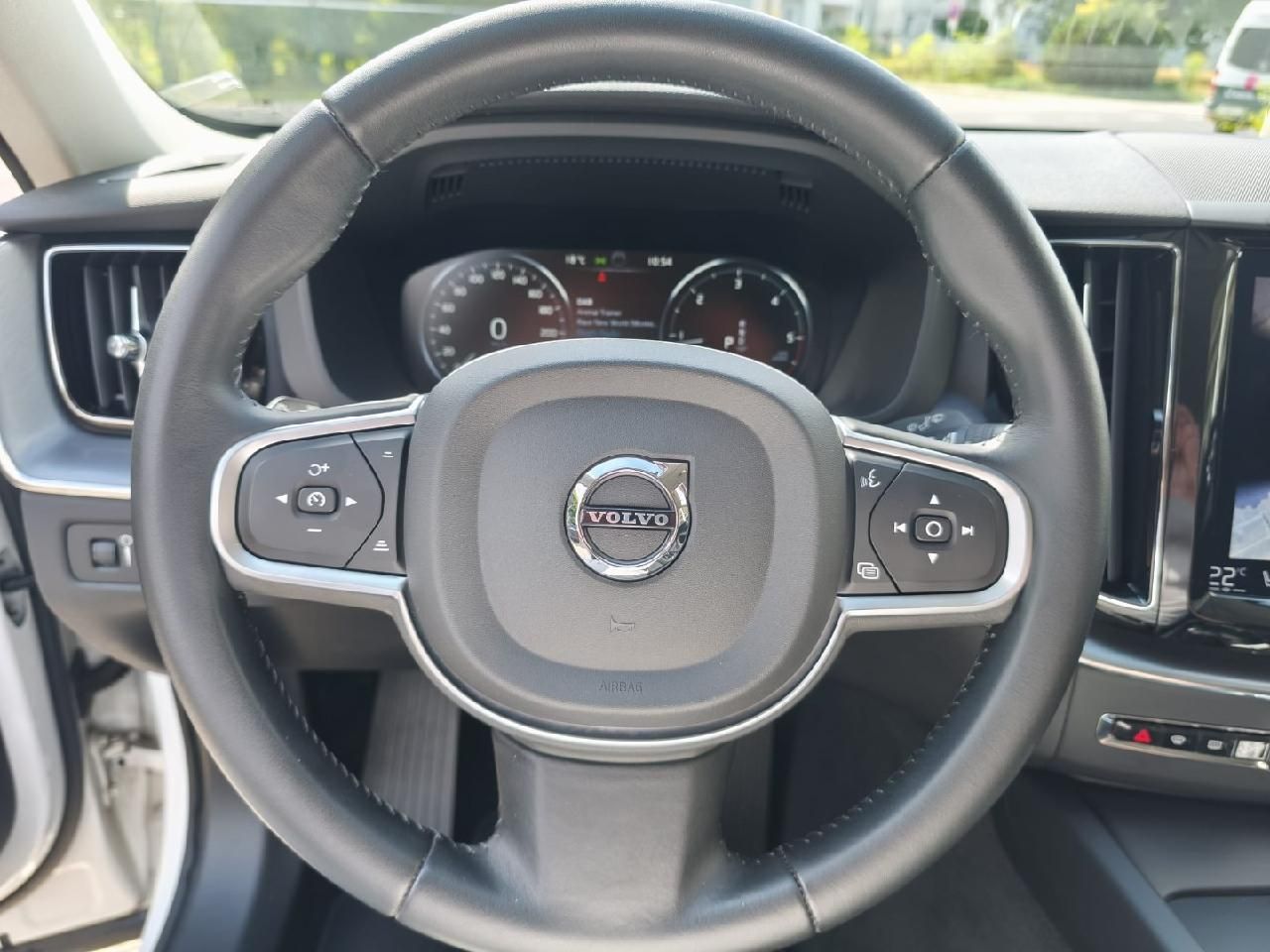 Fahrzeugabbildung Volvo XC60 Momentum Pro AWD