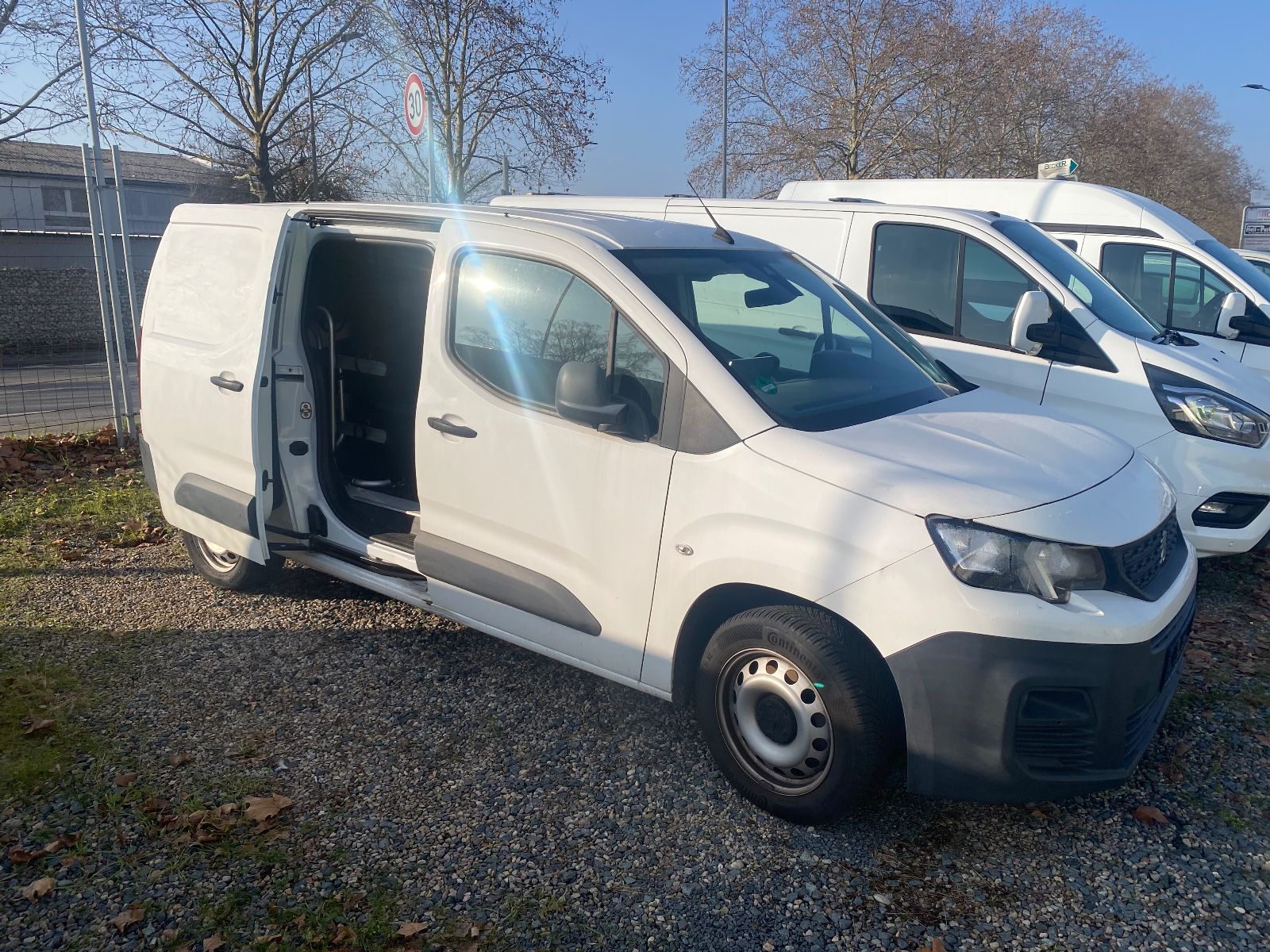 Fahrzeugabbildung Peugeot Partner Premium L2,SHZ,PDC,Regal,Fahrradhalter