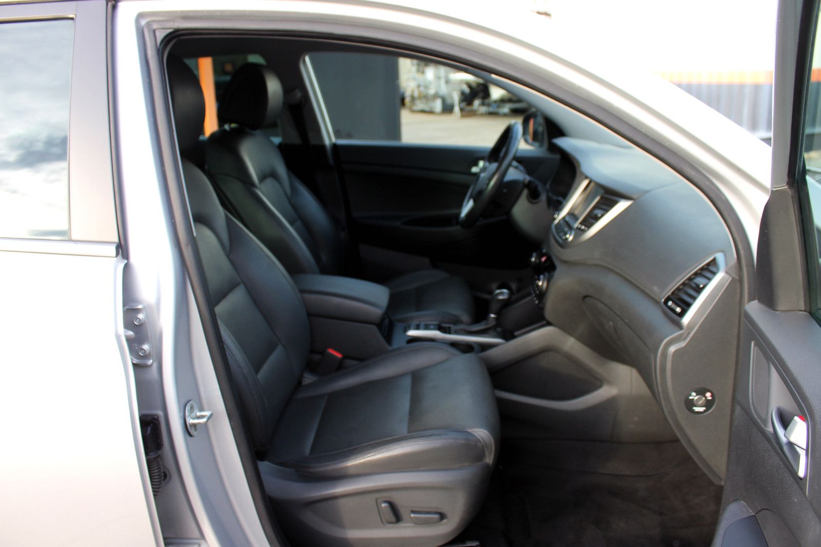 Fahrzeugabbildung Hyundai Tucson 1.6 Turbo Premium 4WD LED SHZ AHK KAM BT