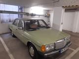 Mercedes-Benz 240 - scheckheftgepflegte Mercedes 240