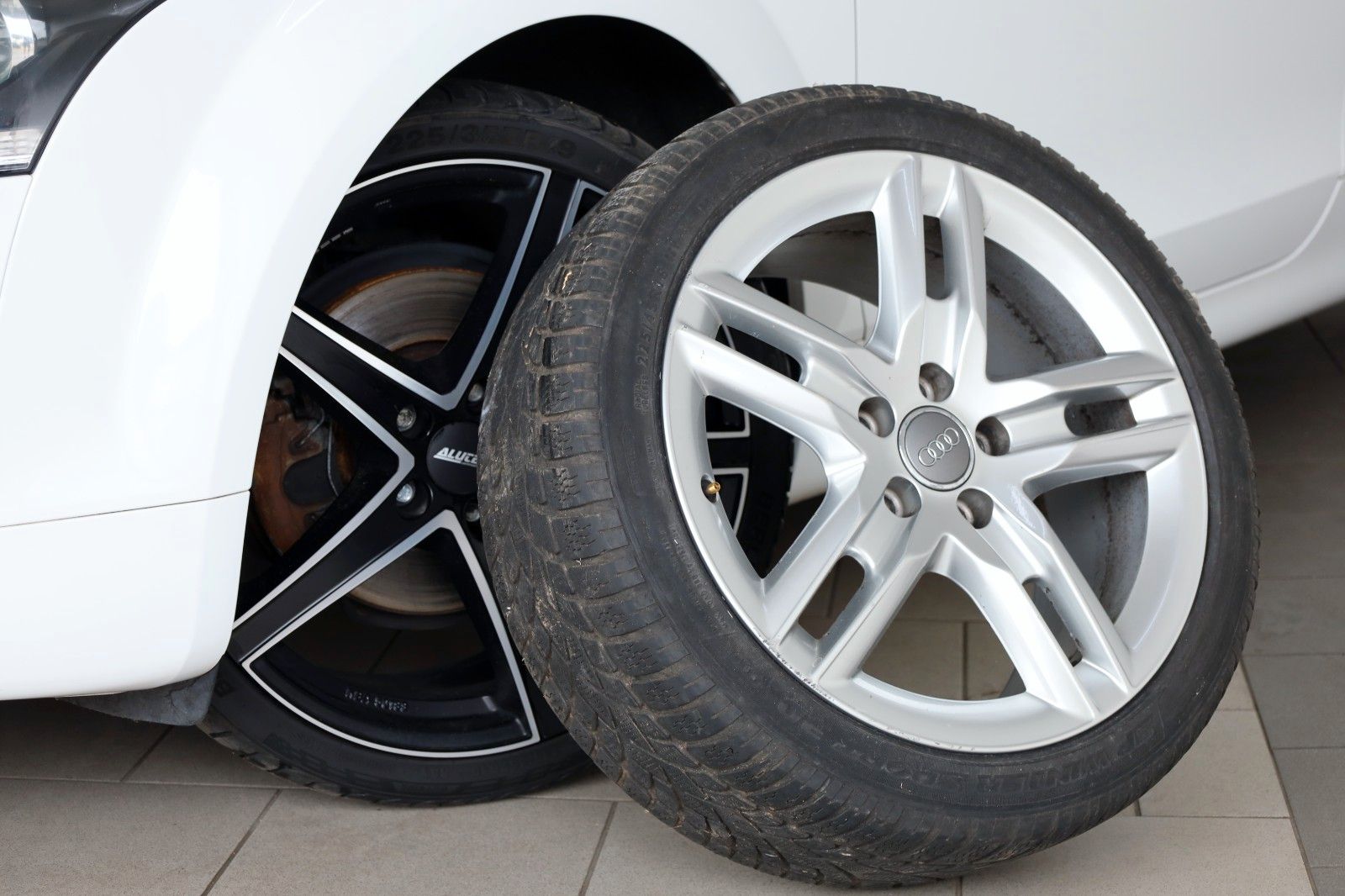 Fahrzeugabbildung Audi TT 2.0 TFSI Roadster Leder,Navi,Xenon,SH,SR+WR
