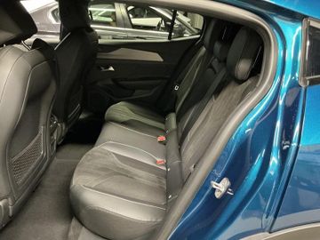 Peugeot 408 - 8