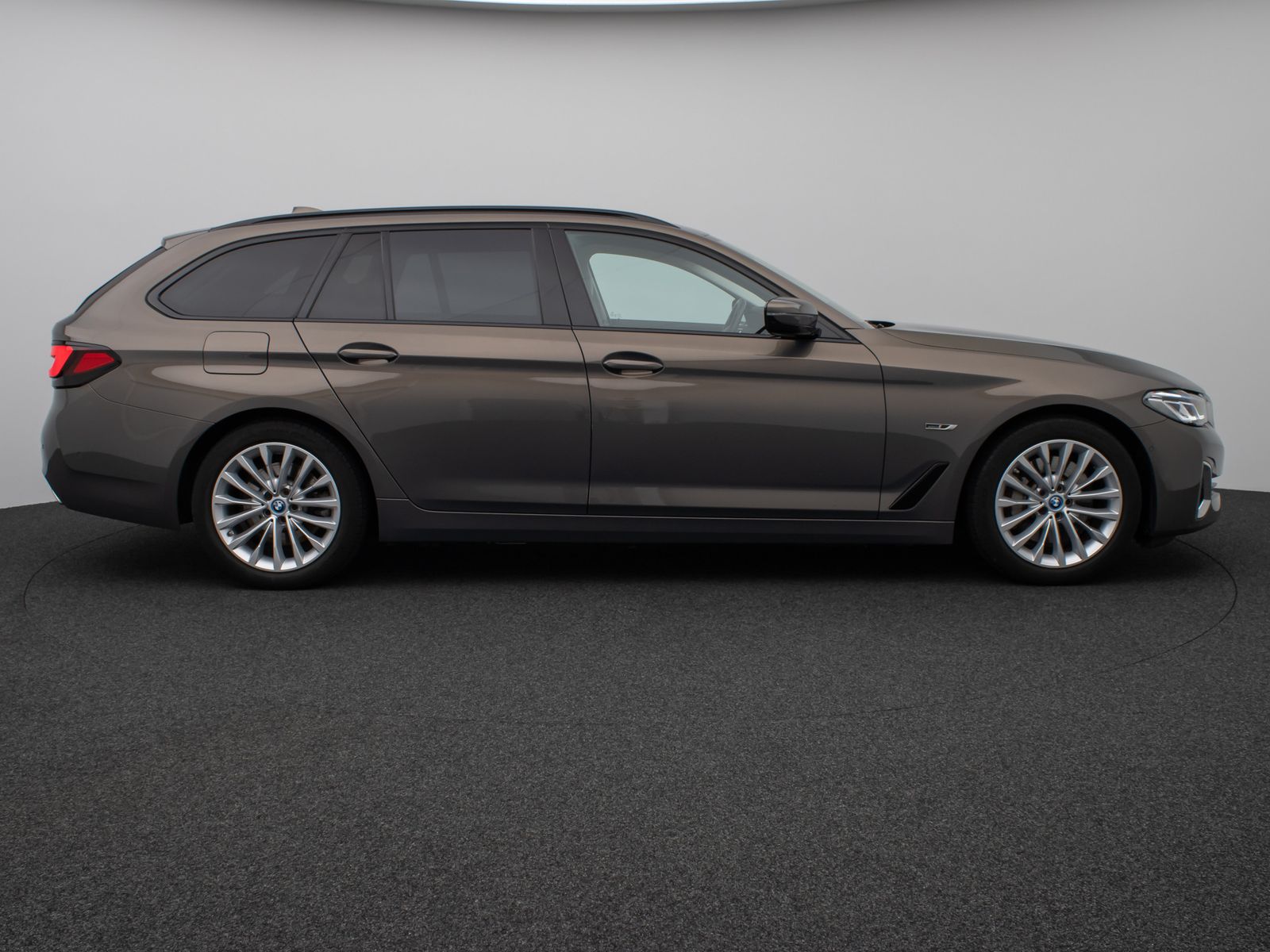 Fahrzeugabbildung BMW 530e Luxury Line Laser Kamera HUD DAB HiFi Sport