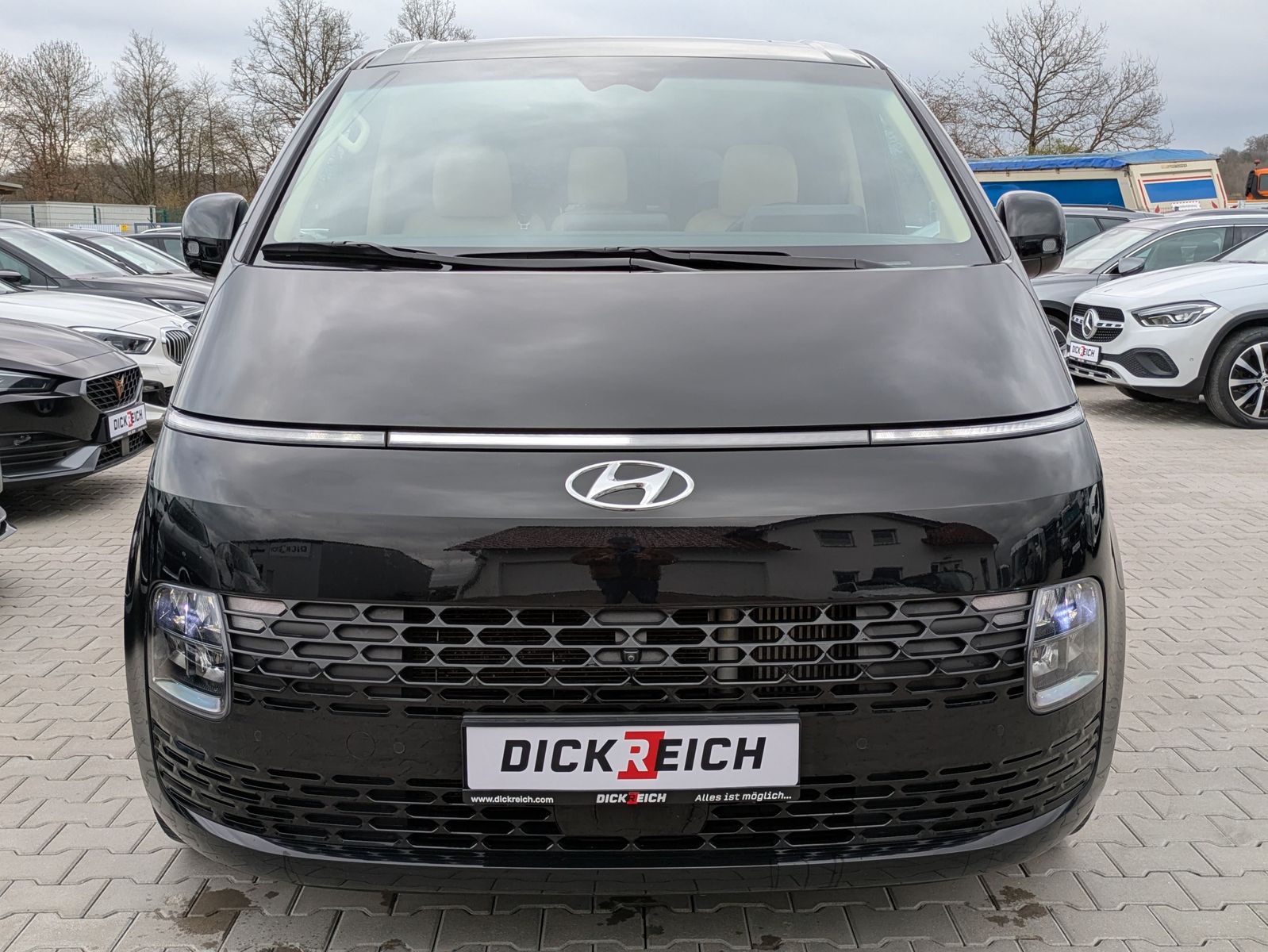 Fahrzeugabbildung Hyundai Staria 2.2 CRDi 4WD Prime*9*LED*PANO*360°KAM*ACC