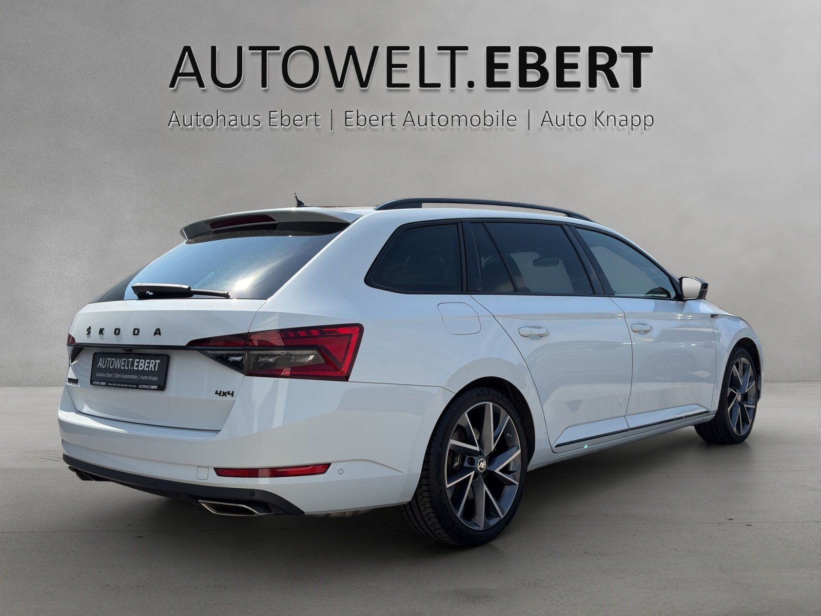 Fahrzeugabbildung SKODA Superb Combi 2.0 TSI Sportline 4x4/AHK/PANO/360°