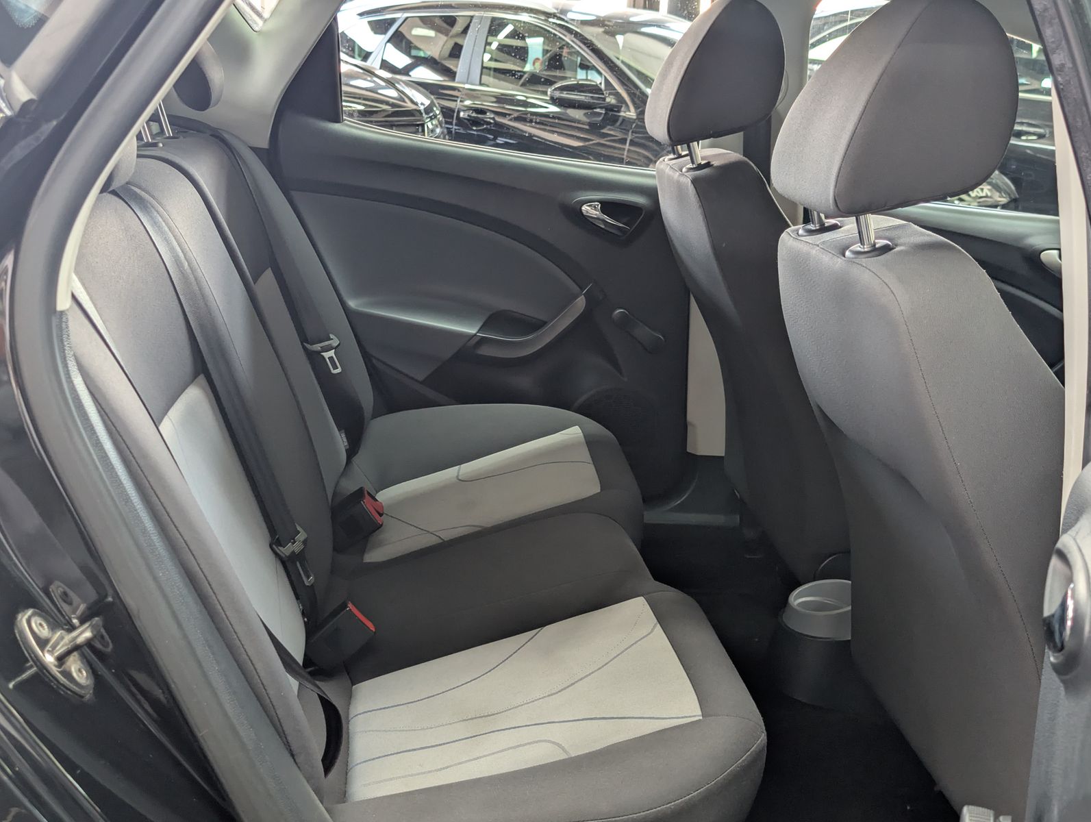 Fahrzeugabbildung SEAT Ibiza Reference Limo 1.4 EURO 5 TÜV KLIMA AUX