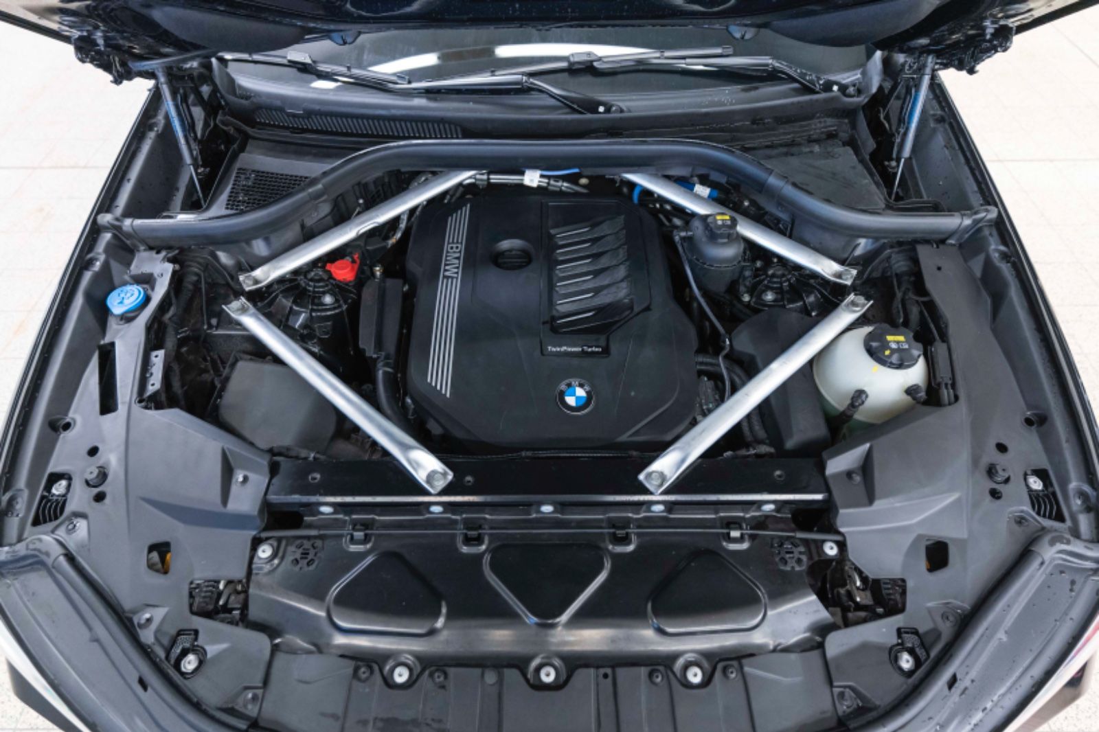 Fahrzeugabbildung BMW X6 40i xDrive M Sportpaket Harman Head up 360