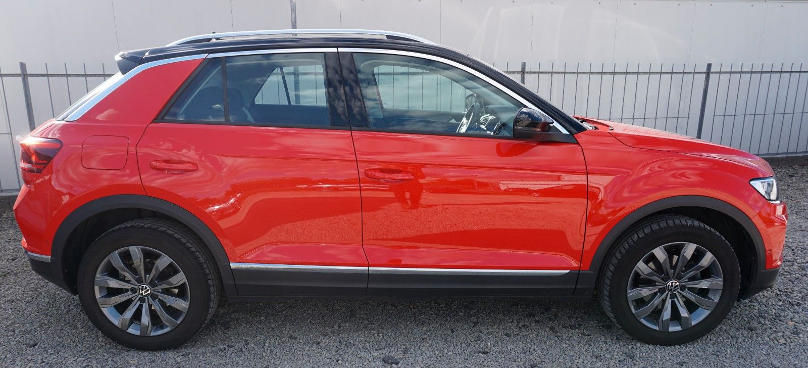 Fahrzeugabbildung Volkswagen T-Roc Sport, Sport Fahrwerk, Navi, Kamera, WR