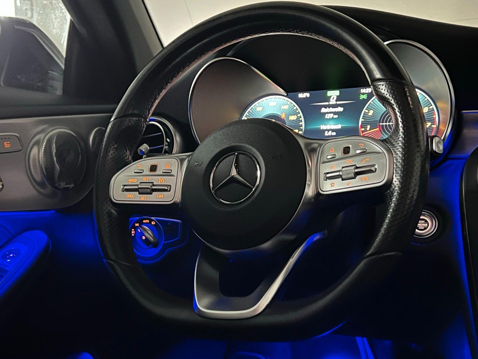 Fahrzeugabbildung Mercedes-Benz C 300 Cabrio AMG-LINE/VRTL COCPIT/360*/BURMESTER