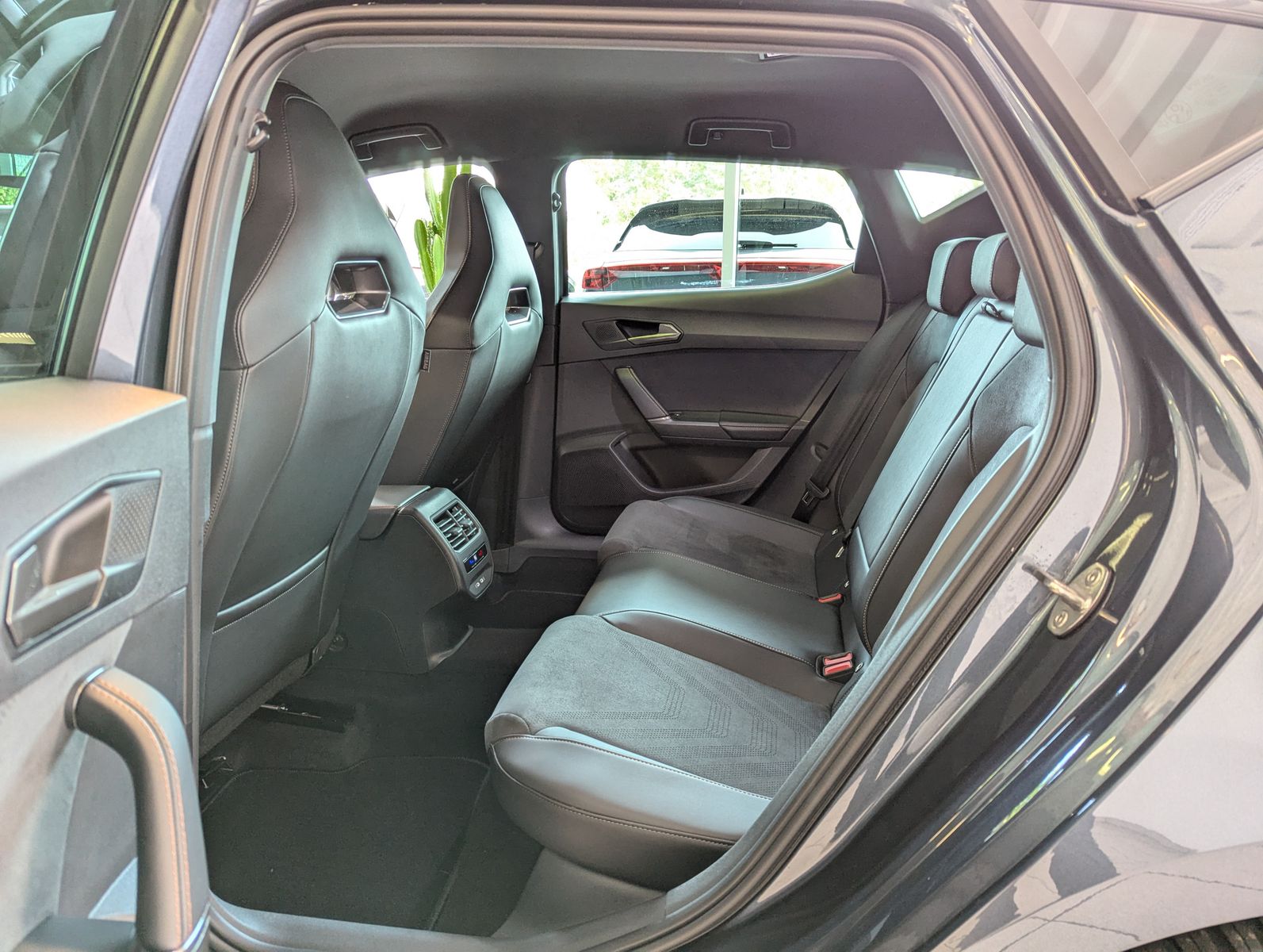 CUPRA Leon 2.0 TDI DSG Matrix Sennh Dynamic-Sitze Edge - Image 13