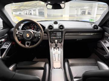 صورة 9 لـ 2017 Porsche CAYMAN