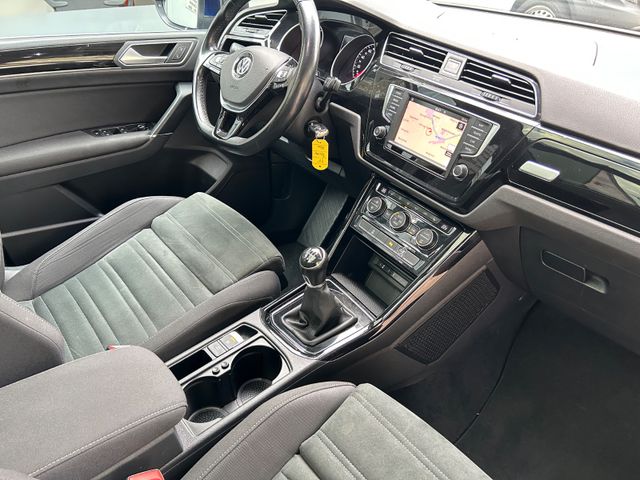 Fahrzeugabbildung Volkswagen Touran Highline 2.0TDI + Navi+ Panorama GHS+ergo