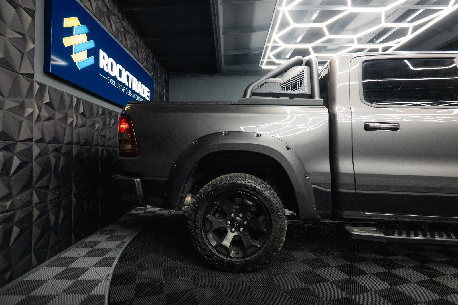 Fahrzeugabbildung Dodge RAM 5.7 V8 HEMI 4x4 OFFROAD NIGHT-Edition LED