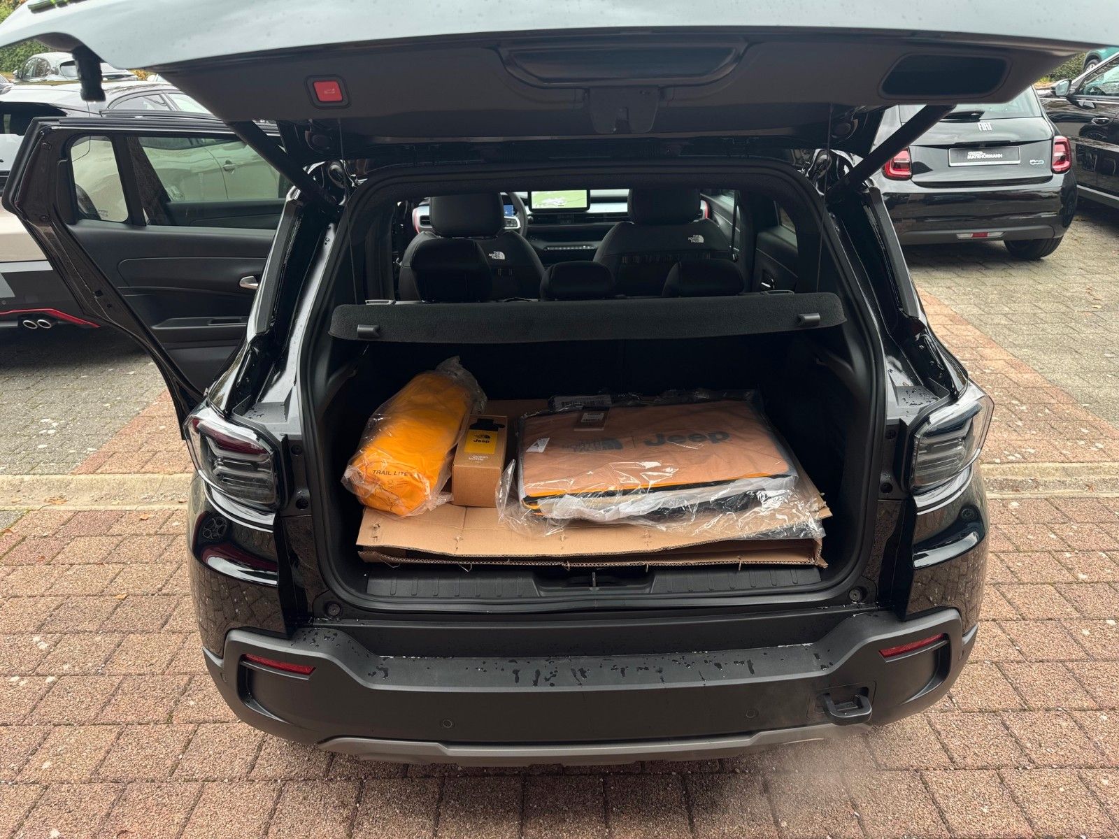 Fahrzeugabbildung Jeep AVENGER 4XE The North Face AWD Navi Kamera