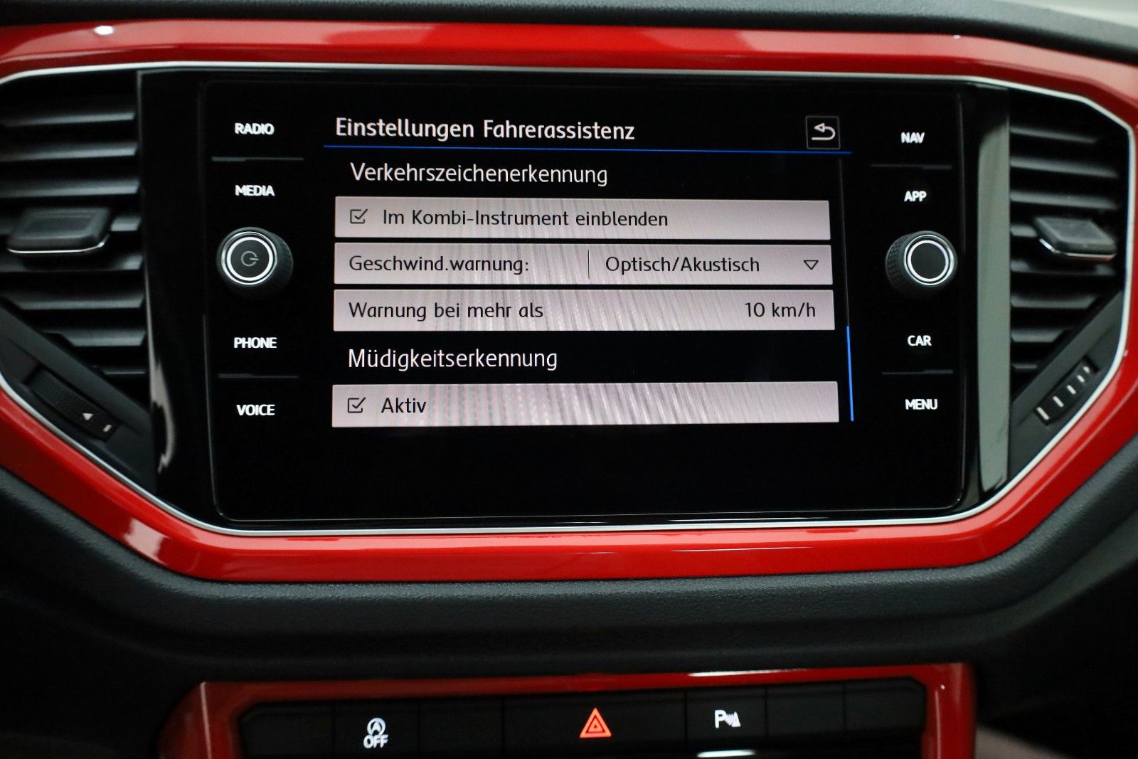 Fahrzeugabbildung Volkswagen T-Roc Sport 4M Navi,ACC,SH,PDC,Apple CarPlay,+WR