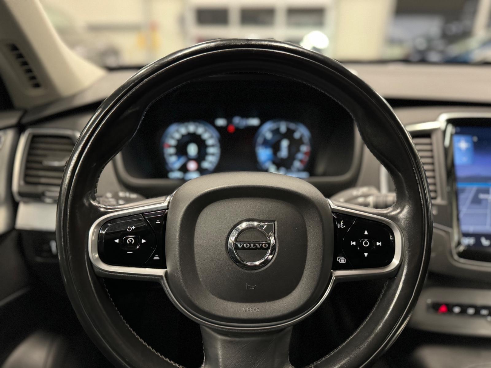 Volvo XC 90 Momentum AWD Navi SHZ LHZ LED 7-Sitzer